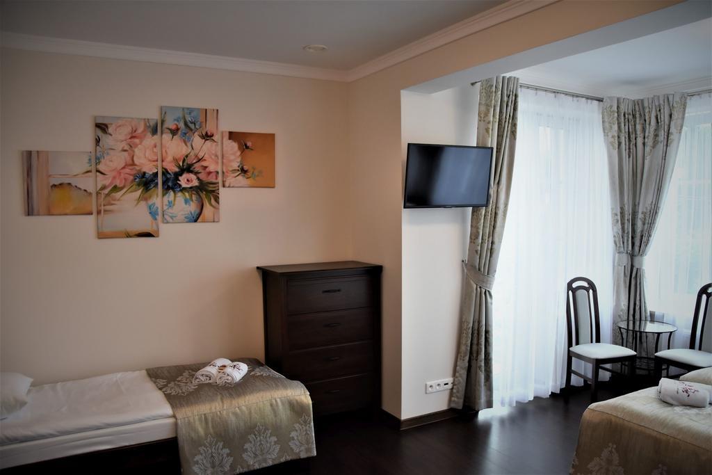 Willa Rozana - Apartamenty I Pokoje Goscinne Сандомир Екстер'єр фото