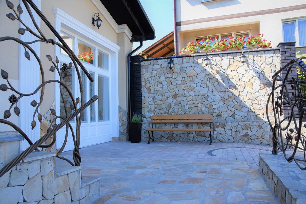 Willa Rozana - Apartamenty I Pokoje Goscinne Сандомир Екстер'єр фото