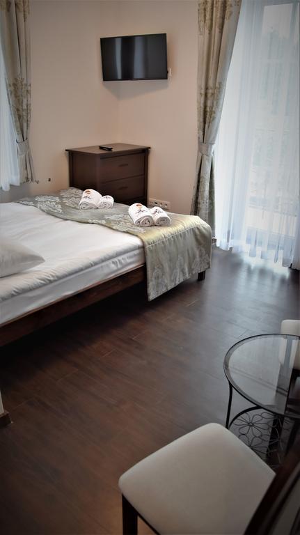 Willa Rozana - Apartamenty I Pokoje Goscinne Сандомир Екстер'єр фото